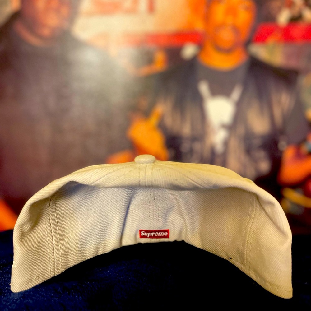 Supreme hand style new era ‘stone’ size 7 1/4